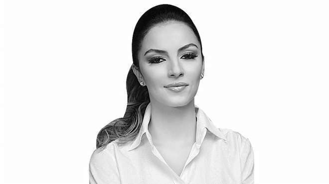 18- Harika Gral (38), Gral irketler Grubu YK Bakan Yardmcs  <p>  Gral ailesinin 3&#8217;nc kuak temsilcisi Harika Gral, porselen, vitrifiye, enerji ve turizm alanlarnda faaliyetlerini srdren Gral irketler Grubu&#8217;nun byme planlarnda ne kan isim. En byk ihracat sve&#8217;e gerekletiren irketin en byk mterisi IKEA. Hilton&#8217;un dnyadaki drt byk tedarikisinden biri. Terra Rosa ad verilen renklendirilmi Bone Porselen ile talya ve Fransa pazarnda baarl sat grafii yakalad. Turizmde Gral Premier Resorts ile mteri portfy eitlendirildi. Gral Premier Belek, dnyann turizm dalnn oscar saylan &#8220;World Luxury Award&#8221; dlnn sahibi oldu. Bu dl daha nce Gral Premier Tekirova Oteli de almt. Gral&#8217;n 2018 planlarnda, turizmde yeni yatrmlar ve porselen iinde Avrupa&#8217;da ve farkl corafyalarda daha da bymek var.