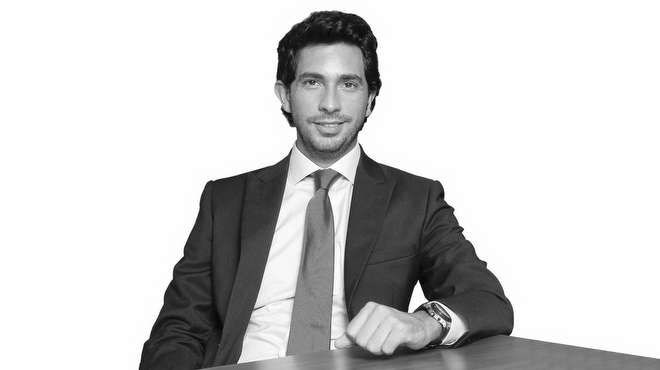 26- Burak Kzlhan (32), AE Arma-Elektropan CEO'su ve Ynetim Kurulu yesi<p>    Dokuz lkede, 44 farkl milletten 7 bin 500&#8217;den fazla alana sahip. 2016'da yeni pazarlar oluturma, i gelitirme ve teknolojik yatrm kapsamnda yaklak be milyon TL'lik yatrm yapt. Trkiye, Rusya Federasyonu, Birleik Arap Emirlikleri, Cezayir&#8217;de, ngiltere&#8217;de ve Birleik Krallk&#8217;da bulunan ve toplam kontrat bedeli yaklak 800 milyon dolar olan 16 devam eden projenin teknik mteahhitlik ilerini yrtyor. 2016'nn ilk yarsnda finansal olarak projelerden elde ettii gelirin yzde 85&#8217;ini d pazardan salad. 2016 cirosu 262 milyon dolara ulat. 2017 sonunda ciroyu yzde 10 orannda artrmay hedefliyor.