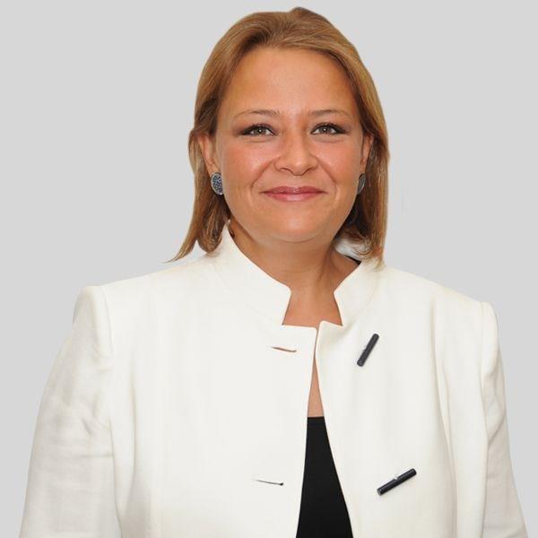 8- Gzde Akpnar (35), Betek Boya Ynetim Kurulu Bakan    <p>  2017 ylnda Filli Boya&#8217;nn tantmna ve Betek Grubu&#8217;nun byme ve genel faaliyet stratejilerine odakland. irketin 2017 cirosunun 1 milyon 300 bin TL seviyesinde gereklemesi bekleniyor. Farkl lokal retim tesisleri aarak verimlilii ve blgesel istihdam artrmaya ynelik stratejiler gelitiriyor. Renxmatik sisteminin projelendirilmesi ve mavi yaka alan memnuniyetini st dzeye tama hedefi zerinde alt.