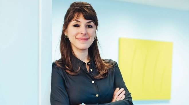 14- Alize Dinkk Eybolu (34), Akkk Holding Ynetim Kurulu ve cra Kurulu yesi<p>    Dinkk Eybolu, 2004 ylnda Suffolk University Sawyer School of Management, letme ve  daresi Blm&#8217;nden mezun oldu.  yaamna 2005'te Ak-Al Tekstil Sanayi A.&#8217;de Stratejik Planlama Uzman olarak balad. 2005 ylnda Aki Gayrimenkul Yatrm A.&#8217;nin kurulmas ile bu irkete transfer olan Eybolu, srasyla proje koordinatrl, sat ve pazarlama mdrl ile sat ve pazarlama genel mdr yardmcl grevlerini stlendi. Eybolu, Akmerkez Lokantaclk Ynetim Kurulu Bakanl'nn yan sra, Akkk grup irketlerinin ynetim kurullarnda da grev yapyor. Eybolu ayrca, Aralk 2015&#8217;te kurulan Akkk Grubu Pazarlama Platformu'nu ynetiyor.