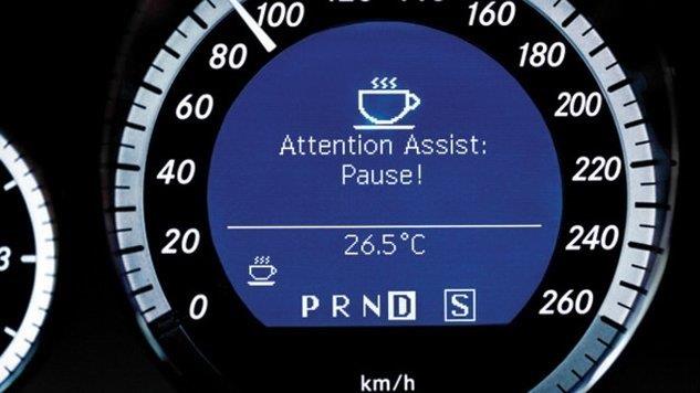 Otoyolda ara sabit bir hzda kullanlmal  Bir otomobilin yakt tketiminde optimum deeri yakalamas, frenleme annda gvenli durmas ve srcnn hareket yeteneini kaybetmemesi iin 90 km/s ideal bir hzdr. Otomobil 90 km/s'nin zerine ktnda yakt tketimi katlanarak artarken srcnn arac sabit hzla kullanmamas tketimi ykseltir.