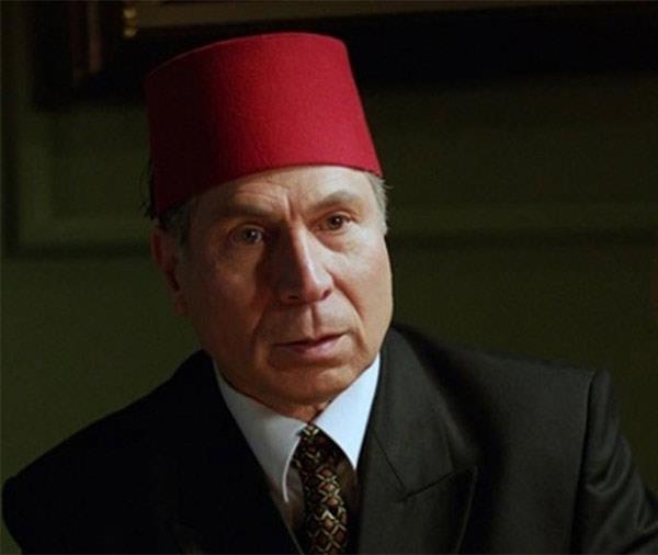 Hababam Snf'nn Hayta smail'i Ahmet Arman ve kendisinden 39 ya kk ei Kader Kaynak Sylemezsem Olmaz canl yaynna katld. Aradaki ya fark nedeniyle gndem olan bu evliliin nasl gerekletirildii konuulurken Nihat Doan Ahmet Arman'a zor bir soru yneltti.