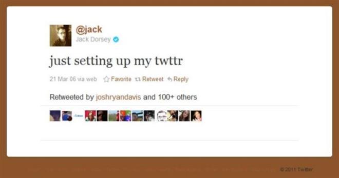 lk tweet, Twitter kurucularndan olan Jack Dorsey tarafndan 21 Mart 2006 tarihinde atld. 2006 ylndan beri 140 karakter snr ile kullanclarn gnderi yazabildii sosyal ada ilk tweette "just setting up my twttr" yazyordu.