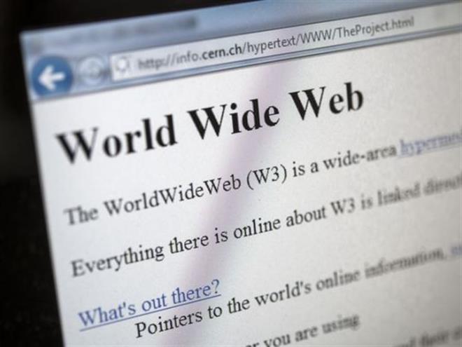 lk web sitesi, 1990'larda CERN'de bilgisayar profesr olan Tim Berners-Lee tarafndan 'World Wide Web' (Dnya apnda A) olarak ald.