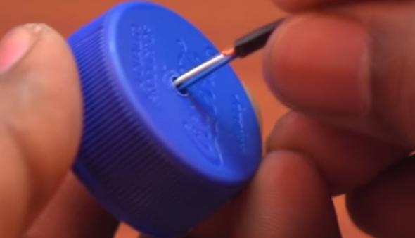 Ama kabloyu bu delikten geirmek!