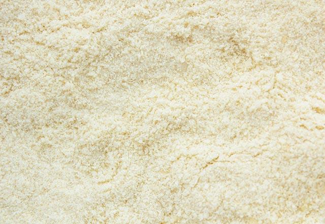 "Yaplan aratrmalar gsterdi ki; protein, ya ile birlikte vcuda girdii zaman proteinin vcutta kullanmn o ya hzlandryor. ok daha glendiriyor. Vcut yapanlara ve yaptranlara sylyorum. En tehlikelisi protein tozlardr. En tehlikelisi sporculara 'adale yapacam' diye verilen protein tozlardr.