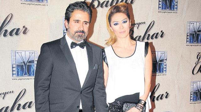 arkcya, Avusturya&#8217;nn bakenti Viyana&#8217;da zel bir irketin dzenleyecei ylba kutlamas iin teklif gtrld renildi. Bir gece iin 250 bin Euro (1.128 milyon TL) nerilen Emrah, ylban ailesiyle ba baa kutlamak istediini dile getirerek, astronomik teklifi kabul etmedi. 2014 ylnda Sibel Kirer&#8217;le nikah masasna oturan arkcnn, Elyasa adnda bir olu, Eleysa isimli de bir kz bulunuyor.