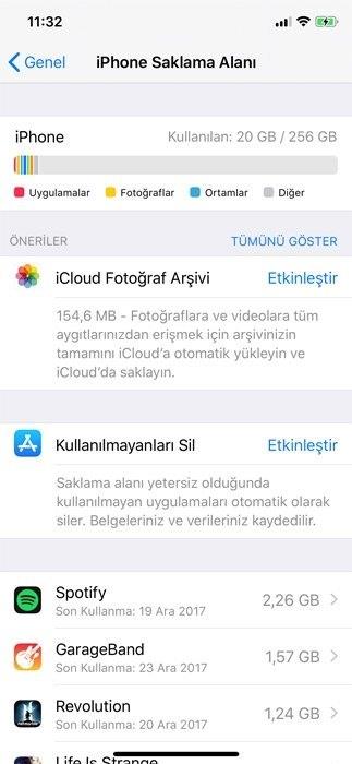 iOS 11'de Ayarlar>Genel>iPhone Saklama Alan sekmesine girdiiniz zaman, karnza hafzann ne kadar dolu olduunu gsteren renkli bir grafik tablosu kyor. Buradan depolama alannn durumunu detayl ekilde kontrol edebilirsiniz. Ayrca neriler ksmnda ise isterseniz iCloud Fotoraf Arivi'ni veya Kullanlmayanlar Sil seeneini aktif edebilirsiniz.