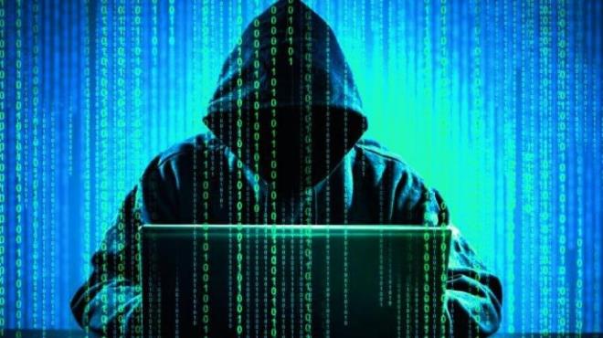 Hackerlar okul bilgilerini hedef ald  ABD Eitim Bakanl, Ekim aynda eitimcileri, aileleri, ve K-12 persnellerini okul bilgilerinin siber tehdit altnda olduu konusunda uyard.    Bu uyardan ksa bir sre sonra ABD'nin Montana eyaletinde bir okulun rencilerine ve ailelerine siber korsanlar tarafndan tehdit ierikli mesajlar gnderdi. 'The Dark Overlord' isimli siber korsanlar, aileleri ve eitimcileri tehdit ederek ele geirdikleri dosyalar imha etmek iin fidye talep etti. Okul 3 gn sreyle kapatld.