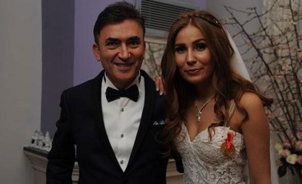 Kral Grubu&#8217;nun Genel Yayn Ynetmeni Mehmet Akbay, nam- dier &#8220;Gezegen Mehmet&#8221;, aile arasnda yaplan nikah treni ile hayatn Didem zfiliz ile birletirdi. Nikaha aileler dnda Dou Yayn Grubu Ynetim Kurulu Bakan Erman Yerdelen ,Star TV Ana Haber Sunucusu Nazl elik, NTV Yayn Ynetmeni Nermin Yurteri, zlem Denizmen , i adam Metin Gne, yapmc Polat Yac ve iletiimci zgr Aras katld.