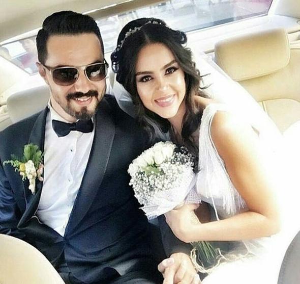 'nadna Ak' dizisinde canlandrd 'Yeim' karakteri ile nlenen oyuncu Nilay Duru uzun sredir birlikte olduu sevgilisi Emrah Kyan'la bu yl hayatn birletirdi. ift akhavada gerekleen bir trenle dnyaevine girdi.