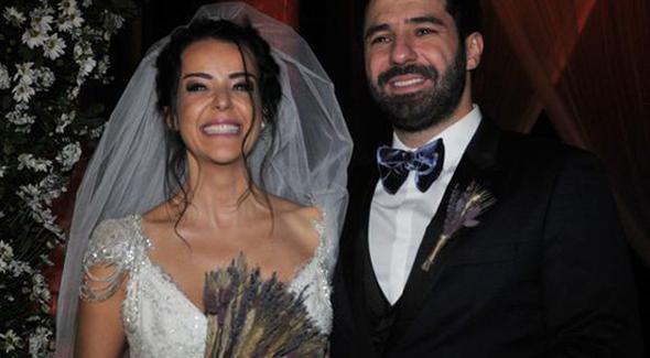 Nursel Ergin, i adam Murat Akyer ile Sultanahmet Binbirdirek Sarnc&#8217;nda dnyaevine girdi. Murat Akyer, eine srpriz yaparak dnde yapay kar yadrtt.