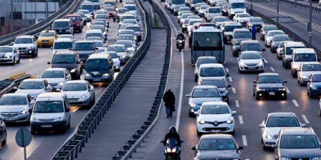 Ara ruhsatlarnn ilk tescil ve ikinci el ara almlar ile ilgili yeni dnem balyor. 1 Ocak&#8217;tan itibaren yeni ara alanlar ve ikinci el aralarn sat sonras ilemleri artk noterlerde yaplacak. Ruhsatlar ve plakalar noterdeki ilemlerin ardndan vatandaa verilecek.