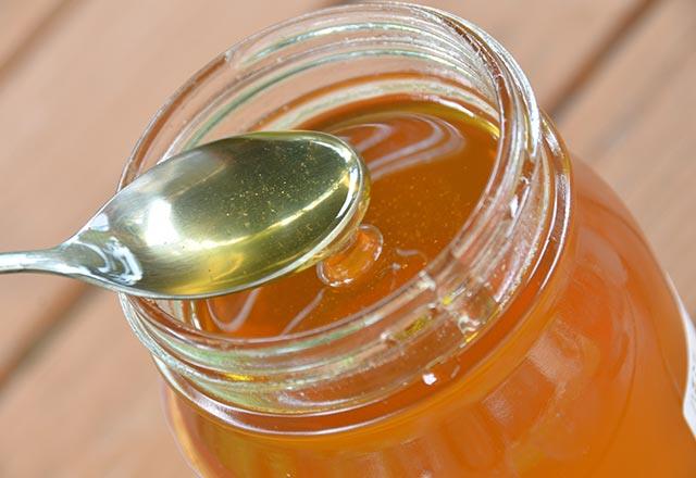 Silici, "Tahta kak misellidir. Miselleri ne kadar ykarsanz da mikroorganizmalar arasna kaabilir ve skntl bir durum yaratlabilir. Plastiin bisfenl A gibi toksit maddeler ierebileceini biliyoruz. Bunun da asitli gdalarda ve scakla temasnda skntl durumlar oluturabileceini biliyoruz" diyor.