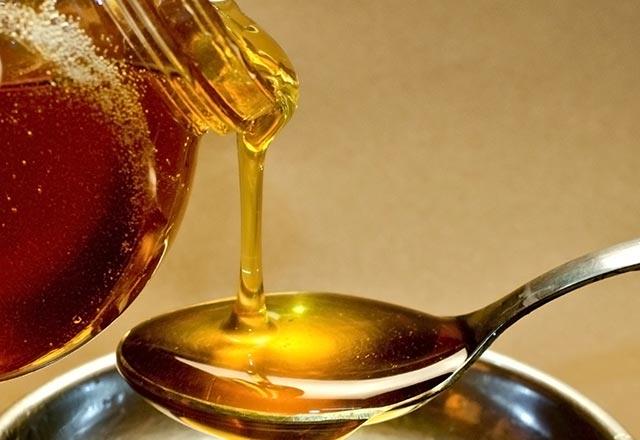 Prof. Dr. Sibel Silici, tm dnyada ar rnlerinde mutlaka ahap kak kullanlmas gerektii ynnde yanl inan bulunduunu oysa ahap kak kullanmnn avantajlarnn yannda dezavantajlar da bulunduunu dile getirdi. Aratrma kapsamnda kaklarn bir ay boyunca bal dolu kavanozlarda bekletildi.