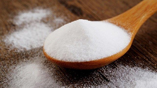 TUZ KARINCA YAYILMASINI NLER    Karncalarnz kaplarnzdan, pencerelerinizden ve depo dolaplarnzdan korumak iin doal bir yol aryorsanz, tuza gvenebilirsiniz. Karncalarn ev / mutfanza girmek iin kulland pencerelere ve dier alanlara biraz tuz serpin. Tuzu bu ekilde kullanrsanz, evinizdeki nem seviyesini de dreceksiniz.