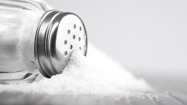 CLDNZ GENLETN    Ayrca, muhteem bir genletirici banyo fras oluturmak iin tuz kullanabilirsiniz. Tuz ve lavanta yan veya zeytinyan birletirin. Bu zm vcudunuzda kullann, birka dakika bekleyin ve lk suyla temizleyin. Tuz sayesinde, cildiniz daha gen gzkecek ve hzl ve etkili ekilde l derilerden kurtulabilirsiniz.