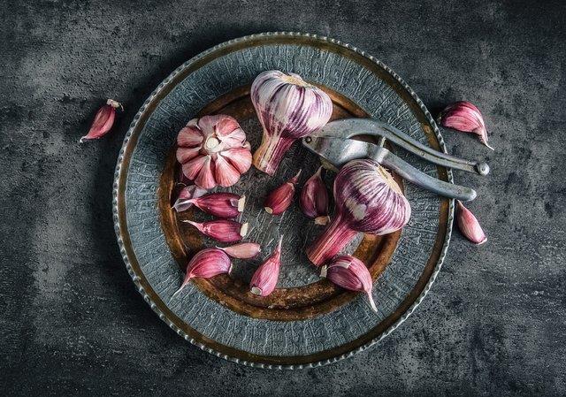 Kokusundan dolay pek ok kiinin tketiminden kand sarmsaa her gn iki di sofrada yer vermek ok faydal.