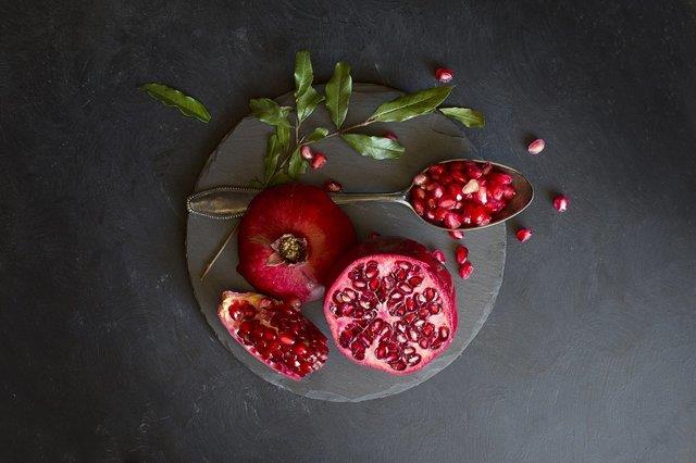 erdii polifenoller ve antosiyaninler sayesinde damar tkankln azaltc ve tansiyon drc zellik gstermektedir. Kansere kar koruyucu etkisi olan nar, fiziksel aktivite sonras vcudun yorulmasn da geciktiriyor&#8221; diyor.