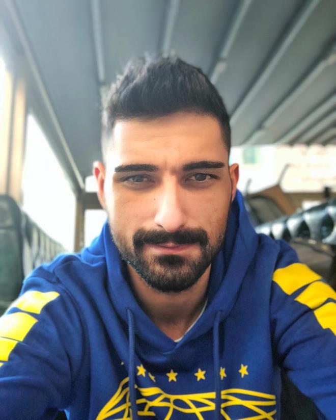 Usta isim brahim Tatlses ile Derya Tuna iftinin 25 yandaki oullar do Tatlses, oyunculua atlyor. Sanat brahim Tatlses&#8217;in olu do Tatlses&#8217;in yaz aylarnda ekrana gelecek bir genlik dizisinde rol alacak. Medyatava&#8217;dan Birsen Altunta&#8217;n haberine gre do Tatlses, bylece tpk babas gibi mzikle balad kariyerine oyunculuu da eklemi olacak. Babasnn izinden gidip mzie adm atan 25 yandaki do, diyet ve sporla 2 ayda 15 kilo vermiti.