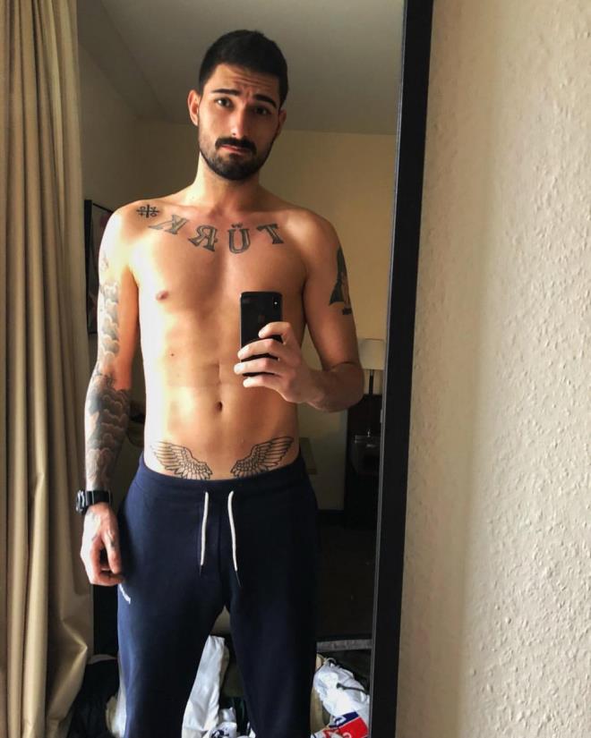 Usta isim brahim Tatlses ile Derya Tuna iftinin 25 yandaki oullar do Tatlses, oyunculua atlyor. Sanat brahim Tatlses&#8217;in olu do Tatlses&#8217;in yaz aylarnda ekrana gelecek bir genlik dizisinde rol alacak. Medyatava&#8217;dan Birsen Altunta&#8217;n haberine gre do Tatlses, bylece tpk babas gibi mzikle balad kariyerine oyunculuu da eklemi olacak. Babasnn izinden gidip mzie adm atan 25 yandaki do, diyet ve sporla 2 ayda 15 kilo vermiti.