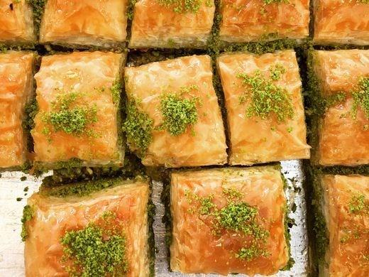 Karaky Gllolu, Karaky