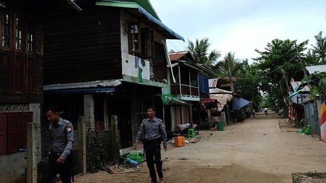 <p><b>25 AUSTOS</b></p>    <p>- Myanmar'da polis ve snr karakollarna silahl bir grup saldr dzenledi. Saldry gereke gsteren Myanmar ordusu, Arakan eyaletinde sivilleri hedef almaya balad. Ordunun saldrlarnda binlerce Mslman hayatn kaybetti, 150&#8217;den fazla ky, ordu ve fanatik Budistler tarafndan yakld. On binlerce Arakanl Mslman, can gvenlii nedeniyle blgeyi terk etmeye balad. Myanmar'dan kaan siviller dalk blgeler, Naf Nehri ya da deniz yoluyla Banglade'e yneldi.</p>