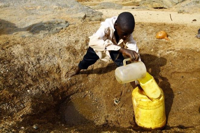 <p><b>12 TEMMUZ</p>  <p></b></p>  <p>- BM raporu, dnya genelinde 2,1 milyar kiinin evinde temiz suya, 4,5 milyar kiinin ise shhi temizlik hizmetlerine eriim imkan olmadn aklad.</p>      <p>- Antarktika'daki Larsen C buz sahanlndan 5 bin 800 kilometrekarelik byklnde buz da koptu. Bylece Larcen C, hacminin yzde 12&#8217;sini kaybetti.</p>  <p>  - Gk bilimciler, Gne Sistemi dnda u ana kadarki en kk yldz kefetti.</p>  <p>  - Brezilya'da mahkeme, eski Devlet Bakan Luiz Inacio Lula da Silva'y yolsuzluk ve kara para aklama sulamasyla 9 yl 6 ay hapse mahkum etti. </p>