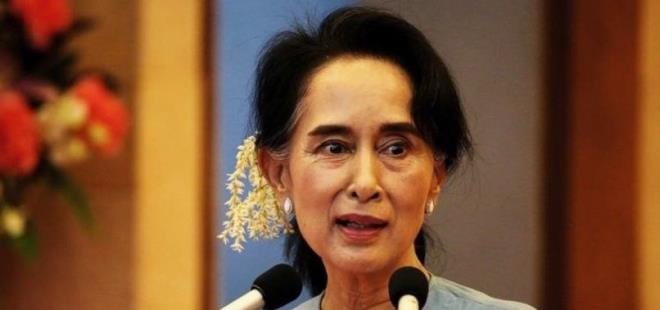 <p><b>28 KASIM</b></p>  <p>  - ngiltere'de Oxford Belediye Meclisi, Myanmar Dileri Bakan ve Devlet Bakanlndan Sorumlu Devlet Bakan Aung San Suu ii'ye verdii "Oxford zgrlk Nian"n geri ald.</p>  <p>  - Suriyeli muhaliflerin tek at altnda geldii 8. tur grmeler be aylk bir arann ardndan svire'nin Cenevre kentinde balad.</p>