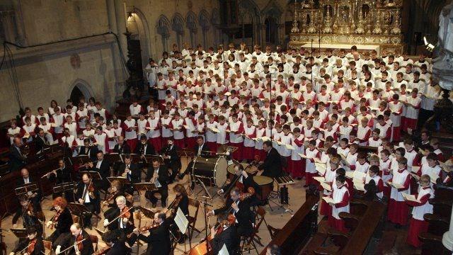 <p><b>18 TEMMUZ</b></p>  <p>  - Almanya'da Katolik Kilisesi'nin tannm tarihi korolarndan "Regensburger Domspatzen"da papaz ve retmenlerin, en az 547 ocua yllarca cinsel tacizde bulunduu ve iddet uygulad ortaya kt.</p>