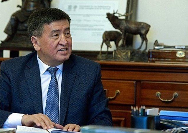 <p>15 Ekim</p>  <p>  - Krgzistan'da cumhurbakan seimi yapld. Seimi Sosyal Demokrat Partinin aday Sooronbay Ceenbekov kazand.</p>  <p>  - Avusturya'da Federal Meclis yelerinin belirlenecei genel seim dzenlendi. Seimleri oylarn yzde 31,5'ini alan Dileri ve Entegrasyon Bakan Sebastian Kurz liderliindeki Avusturya Halk Partisi kazand.</p>  <p>  - BM, Haiti'de 13 yldr grev yapan bar gc misyonunu (MINUSTAH) kapatt.</p>