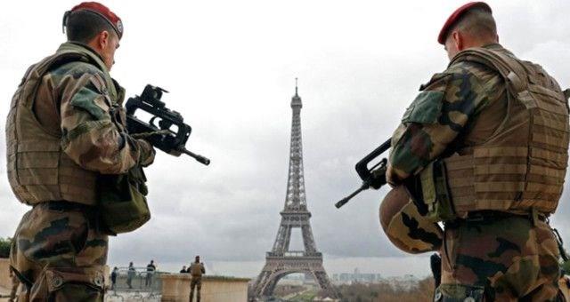 <p><b>1 KASIM</b></p>    <p>- Fransa'da 13 Kasm 2015'teki terr saldrlarndan sonra ilan edilen olaanst hal (OHAL) uygulamas kalkt.</p>