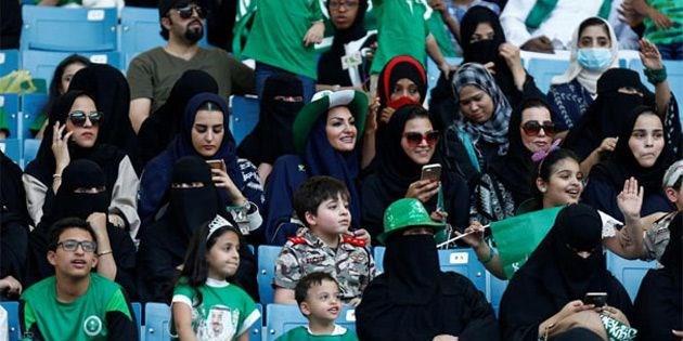 <p><b>30 EKM</b></p>  <p>  - Suudi Arabistan, 2018 yl itibaryla kadnlara lkedeki 3 stada girme izni verdi.</p>