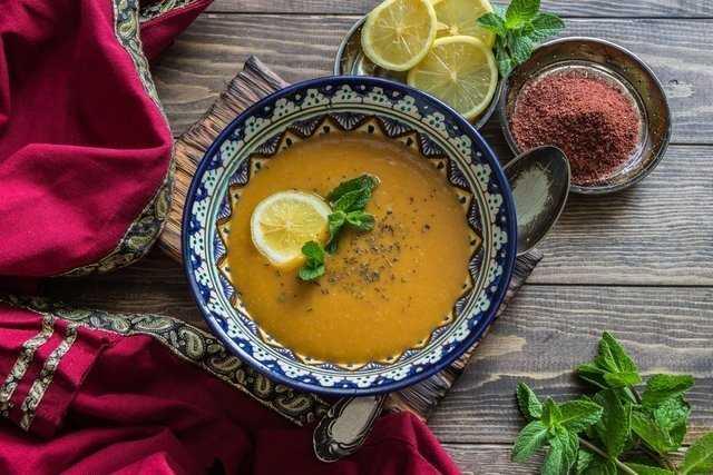 Tketilirken dikkat edilecek husus ise porsiyonudur. Yemekleri dnda salata olarak da tketilen baklagiller protein ierii yksek olmasna karn karbondidrat grubunda yer alr ve 4 yemek ka bakliyat 1 dilim ekmein kalorisiyle edeerdir. Ayrca pilavsz bakliyat yenmez dncesiyle kalori alm artarak kilo artna neden olmaktadr. Bu sebeple zelikle k aylarnda daha sk tketilen bakliyatn salkl ama kalori asndan ok da masum olmad unutulmamaldr..