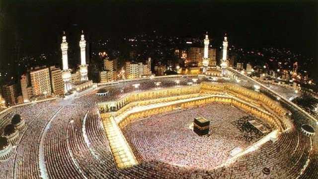 Programda, Mekke'nin 30 milyon umre ziyaretisi ve hacy konuk edebilecek kapasiteye sahip olacak ekilde imar ve dzenlenmesini ieren projelerin maketleri ve ayrntlar sunuldu.