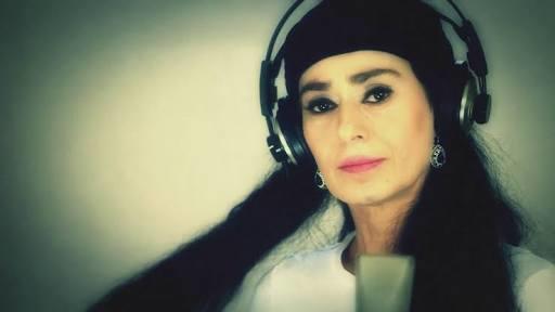 Yllar sonra beklenen hamle Yldz Tilbe&#8217;den geldi. Akam Life'da ye alan habere gre; arkc Tilbe, geen hafta eline ikolatasn ve ieini alarak Minik Sere&#8217;nin Kanlca&#8217;daki evine gitti.