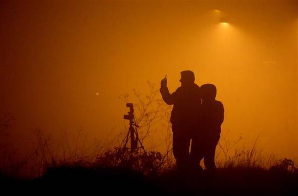 Trkiye'nin nemli turizm merkezlerinden Kapadokya'da turistler yeni yla, peribacalar ve doal kaya oluumlar arasnda girdi. Uhisar Kalesinin bulunduu alanda her ylba dzenlenen havai fiek gsterisi bu kez youn sis engeline takld. Gsteriyi izlemek isteyen turistler youn sis nedeniyle umduklarn bulamad.