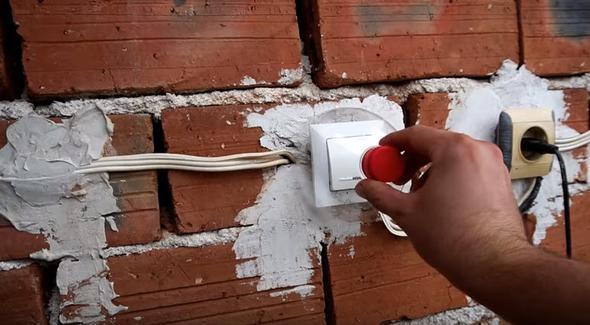 Pet �i�eler bamba�ka ama�larla kullan�labiliyor. A��kta kalan ve hava �artlar�na maruz kalan bir tu� varsa ya�murdan zarar g�rmemesi i�in bak�n ne yapacaks�n�z?