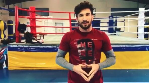 "YARIM KALAN BR HKAYEMZ VAR"  <br>  "Mcadele gcnn; azmin, hrsn, st dzey doruklarda yaand Survivor All Star kadrosunda ben de varm. Biliyorsunuz ki yarm kalan bir hikayemiz var. Bu hikayeyinin tamamlamas iin bir yolculua kacam, inallah bu yolculukta bana elik edersiniz. Ben parkurlarda yarrken en byk enerji kaynam siz olacaksnz. Bunu bilerek yaracam. Survivor All Star kadrosunun en iyi yarmaclaryla ayn adada yaamak ayn parkurlarda yarmak benim iin heyecan verici bir durum. imdiden bana vereceiniz destekler iin ayr ayr teekkr ediyorum."