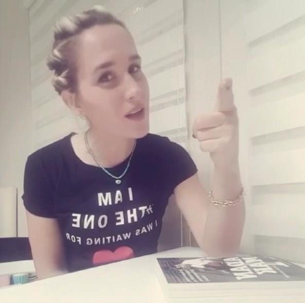 "VAKT SURVVOR VAKT"     <br>kinci kez Survivor'a katlacak olan Sema Aydemir ilk duygularn u szlerle ifade etti: "Ve yine vakit Survivor vakti. 2018 Survivor en hrsl, en gl yarmaclarn olduu Survivor. Madem biz buna layk grlmz antremanlara tam gaz devam. Korkuyor muyum? Evet. Umurumda m? Hayr. Biz ne yangnlar, sakatlklar, hastalklar grdk. Hazrz, hazrlanyoruz. Sizlere iyi seyirler bizlere sabrlar."