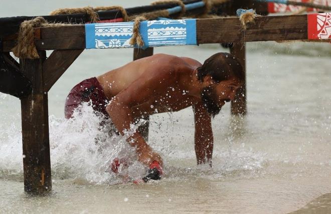 talya&#8217;nn Pascara kentinde dzenlenmi olan Akdeniz Oyunlar&#8217;na da katlan Adem Kl, gsterdii performans sayesinde 2009 ylnda yarmalardan gm madalya ile ayrld. 2011 ylnda Ankara&#8217;da dzenlenmi olan Bykler Avrupa ampiyonas&#8217;nda da katld msabakalar sonrasnda gm madalya alan Trk boksr Adem Kl, baarlarn 2012 ylnda da srdrd. 2012 ylnda gerekletirilen Londra Olimpiyatlar&#8217;nda yaplan testler sonucunda kannda yasakl maddeye rastlanan Adem Kl, bundan dolay Londra Olimpiyatlar&#8217;ndan diskalifiye edildi. Olimpiyat msabakalar sonucunda alm olduu dereceler de iptal edildi. 2012 ylnn ardndan da 2013 ylnda Akdeniz Oyunlar&#8217;nda altn madalya almaya hak kazand.
