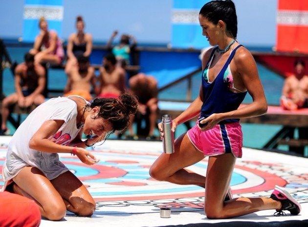 SAHRA IIK KMDR? <br>    Sahra Esra Ik, 1991 ylnda dnyaya geldi. Voleybolcu kimliiyle tannan Sahra Esra Ik, Fenerbahe&#8217;deki kariyerinin yan sra modellik de yapt. 2013 ylnda yaplan Best Of Model yarmasnda 3. olan Survivor Sahra Esra Ik, Malezya&#8217;da dzenlenen dnya gzellik yarmasnda lkemizi temsil etti.