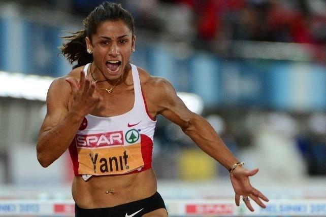 "ASLA PES ETMEM"<br>    Nevin Yant'n ilk aklamasnda u ifadeleri kulland: "Survivor 2018 gnlller takmnda ben de varm. Kar takm ok tecrbeli ama ben de ok iyiyim. Kendime gveniyorum ve inanyorum. Hrslym, azimliyim ve asla pes etmem. Kendim iin takmm iin elimden gelenin fazlasn yapacamdan eminim. Bunun iin sizlerin desteine ihtiyacm var. imdiden hepinize iyi seyirler. ubat aynda Survivor'da grmek zere"