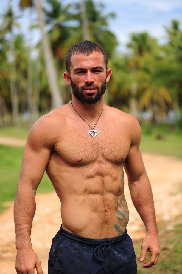 Daha nce iki kez Survivor'a katlan ve ikisinde de ampiyonlua ulaan Turabi nc kez Survivor'a gidiyor.