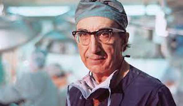 MCHAEL DE BAKEY   Dnyann en nl kalp doktoru; Michael De Bakey? in arabas bozulmu, arabasn tamire gtrm. Tamirci arabasnn kaputunu am ve Dr.Michael De Bakey? e dnerek;