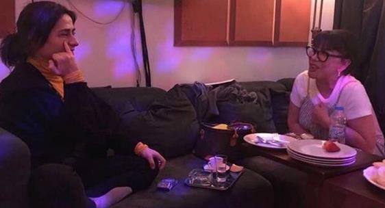 te Sezen Aksu ile Yldz Tilbe'nin barma fotoraflar...