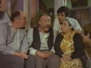 Mnir zkul, 1972 ylnda, barollerini Hlya Koyiit ile Tark Akan'n paylat "Sev Kardeim" adl Ertem Eilmez filmindeki baarl performansyla, Antalya Altn Portakal Film Festivali'nde "En yi Erkek Oyuncu" dlne layk grld.