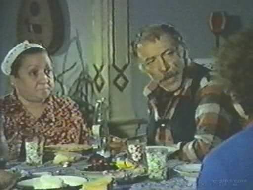 Tiyatro sahnelerinden "tesadfen" film setlerine geii 40'l yllarn sonuna denk den zkul, askerliini yapt dnemde, "Vatan ve Namk Kemal" adl filmde ynetmen asistanl yapan arkada Srr Gltekin'i ziyaret iin Yeilam'a gittii birgn ilk defa bir filmde figran olarak rol ald. niformal bir figran aray iinde olan arkadann ricasn krmayarak, biraz da komik bir an olsun diye kamera karsna geti ve rol ald 400'n zerinde filmle, Trk sinemasna damgasn vuran nemli karakter oyuncular arasna girmesini salayacak sinema serveni bylece balam oldu.