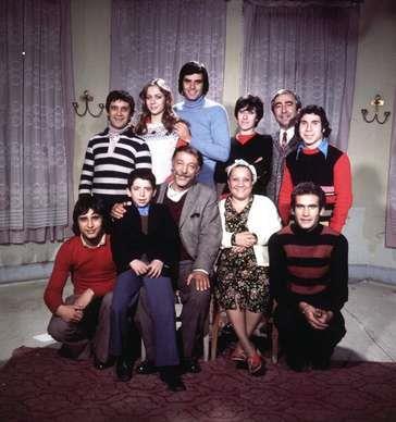 70'li yllarda, Ertem Eilmez imzal filmlerde unutulmaz rollere hayat veren, alatan duygusal replikleri o etkileyici sesiyle Trk izleyicisinin hafzasna kazyan zkul, "Neeli Gnler", "Mavi Boncuk", "Aile erefi", "Grgriye" serileri, "Glen Gzler" ve "Bizim Aile" gibi filmlerle karakter oyunculuundaki ustaln ortaya koydu. Sanatnn unutulmaz rolleri arasnda zirveyi ele geirense, "Hababam Snf" seri fimlerinde canlandrd, disiplinli, ancak yufka yrekli retmen "Kel Mahmut" karakteri oldu. yle ki, bu tipleme neredeyse adn aarak sanatnn lakab haline geldi ve bu ekilde anlmaya baland.