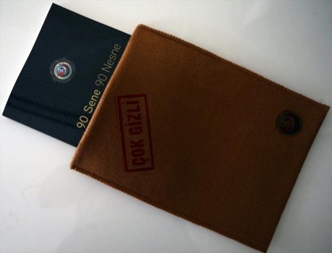 Kkleri Cumhuriyet ncesine kadar uzanan MT'in, 90'nc yl dnmnde 90 nesnelik sekiyle kitapk hazrland.